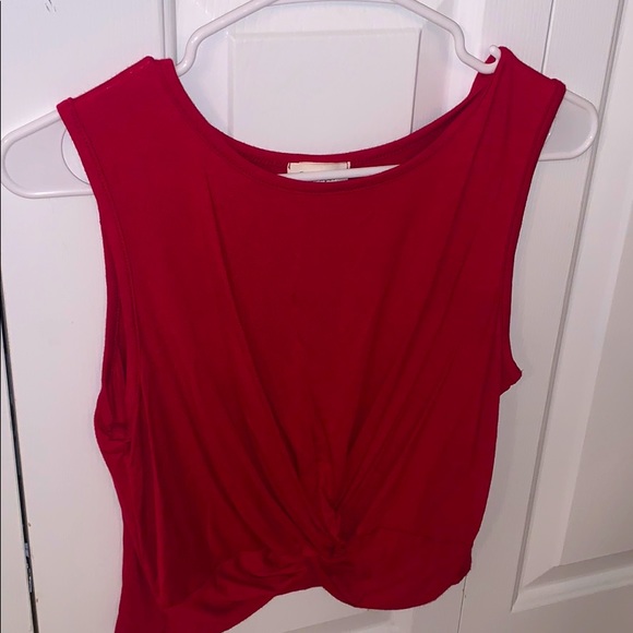 Red tank - Picture 3 of 3